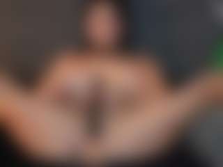 Live cam show with LauraColor - Bedroom MILF on Dolls Live