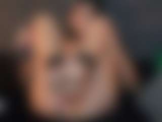 LauraColor MILF webcam performer live streaming