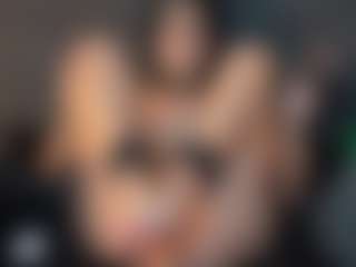 LauraColor MILF webcam performer live streaming