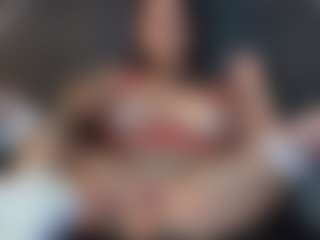 Live cam show with LauraColor - Fingers on Camsoda