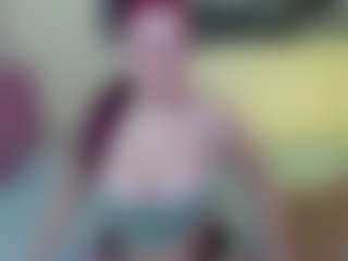Live cam show with FernandaDiaz05 - Public Red Hair on Soda Cam