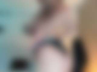 SinthiaCollins MILF webcam performer live streaming