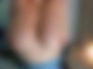 Live cam show with SinthiaCollins - Bedroom MILF on fapnchat