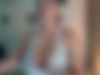 SinthiaCollins MILF webcam performer live streaming
