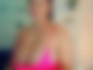 Live cam show with SinthiaCollins - Shaved Pussy Mature on CamSextacy
