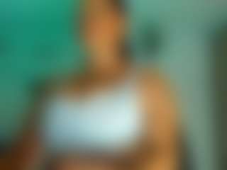 Live cam show with SinthiaCollins - Bedroom MILF on StripNow