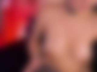 Live cam show with Gaiia Rosse - Curvy MILF on StripNow