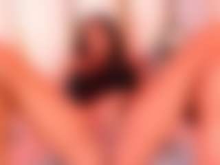Live cam show with Lia obrien - Public on Livezox