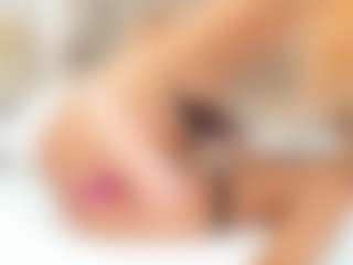 Live cam show with Karla - Average on Uber Horny