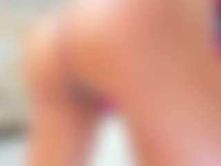 Karla MILF webcam performer live streaming