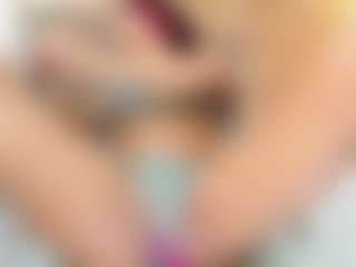 Live cam show with Karla - Facial on Camsoda