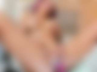 Live cam show with Karla - Shaved Pussy MILF on Big Tits
