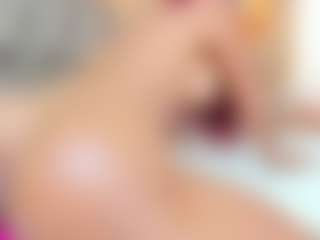 Live cam show with Karla - Shaved Pussy MILF on Camsoda