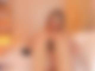Live cam show with Leah Grey - Shaved Pussy on CamwithHer