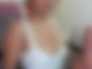Live cam show with lizzie-williams - Bedroom on milfzrlive.com