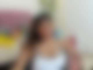 Live cam show with lizzie-williams - Bikini on AdultVida.com