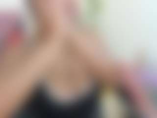 Live cam show with lizzie-williams - Bikini on studioflirtlive.com