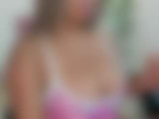 Live cam show with lizzie-williams - Camel Toe on livesuperchat.net