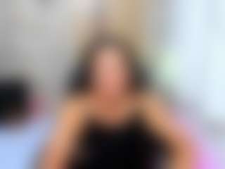 Live cam show with Cattleya MaturePure - Public MILF on intimatelivegirls.com