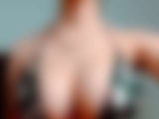 Live cam show with kittyeyess - Black on studioflirtlive.com