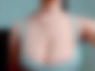Live cam show with kittyeyess - Ebony Petite on Camsoda