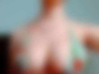 Live cam show with kittyeyess - Petite on CamwithHer