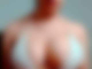 Live cam show with kittyeyess - Petite on CamClone | colombia