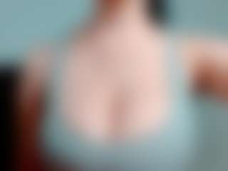 Live cam show with kittyeyess - Ebony HD on intimatelivegirls.com