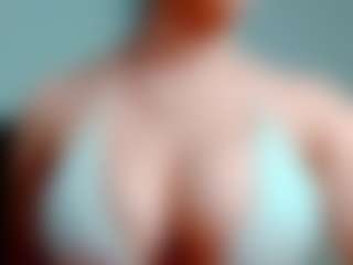 Live cam show with kittyeyess - Bikini on SpunkLive