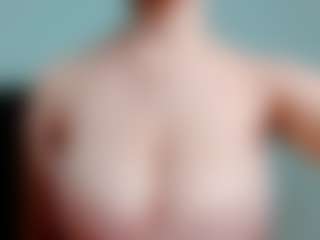 Live cam show with kittyeyess - Black Petite on CSO-WL