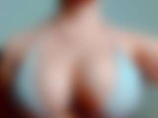 Live cam show with kittyeyess - Skinny on Ass Tok