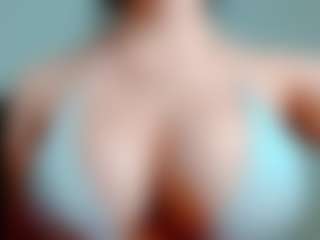 Live cam show with kittyeyess - Petite on Camsoda