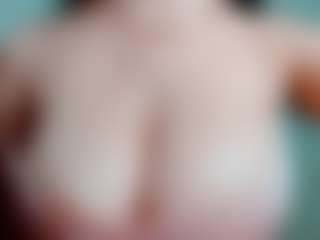 Live cam show with kittyeyess - Bikini on AdultVida.com
