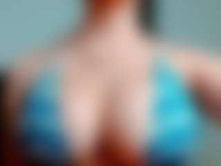 Live cam show with kittyeyess - Bikini on Big Tits
