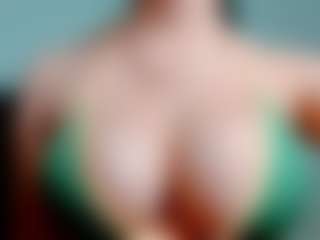 Live cam show with kittyeyess - Tease Black on Gym Cam Girls