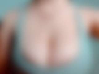 Live cam show with kittyeyess - Black Blowjob on Dare Cams