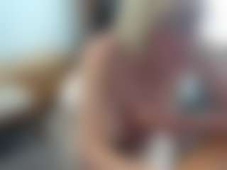 Live cam show with Victoria68xx - Granny MILF on Camiplay Live