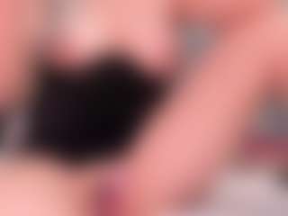 Live cam show with Nadia-saadiK1 - Camel Toe on TeamSkeetLive