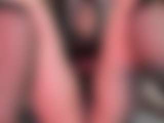 Live cam show with Nadia-saadiK1 - Orgasm on Milfs Live