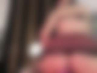 Live cam show with Nadia-saadiK1 - Oil on Dolls Live