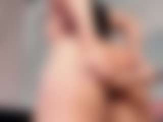 Live cam show with Sofii-James - Moaning on AdultVida.com