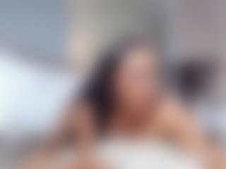 Live cam show with Sofii-James - Brown Hair Petite on Latina Girls