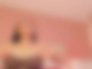 Live cam show with Sofii-James - Shaved Pussy Teen (18+) on Camsoda