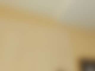 Live cam show with Sofii-James - Petite on Soda Cam