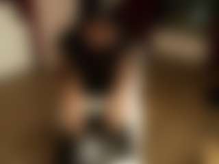 Live-Cam-Show mit BriannaBrave - Black Shaved Pussy auf Camsoda