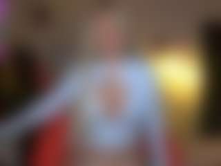Live cam show with inkedgodd3ss - Living Room on Hubzter Live