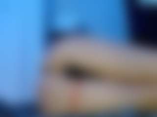Live cam show with Emma Rose - Living Room on xxxlivecams.org