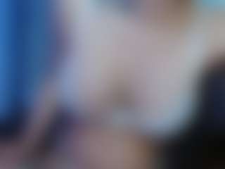 Live cam show with Emma Rose - Bedroom on Camiplay Live