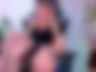 Live cam show with evelyn-hoffman - British on hotwifechat.live