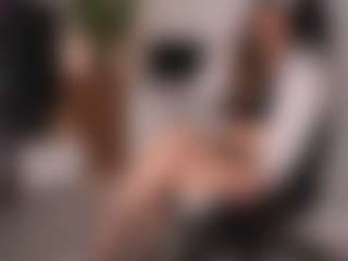 LaraSimon MILF webcam performer live streaming